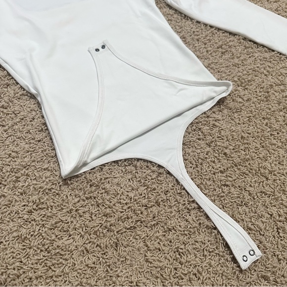 ❌SOLD❌ (NWOT) A&F Square Neck Long Sleeve Bodysuit - Picture 7 of 8